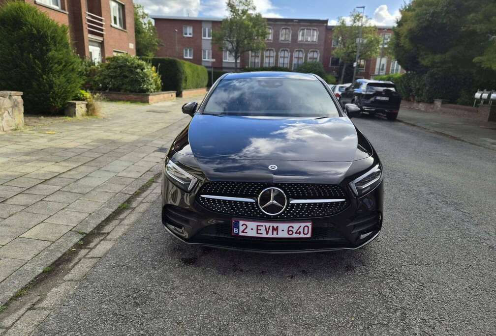 Mercedes-Benz A 250e AMG Line ,panoramische dak , sportieve uitvoering