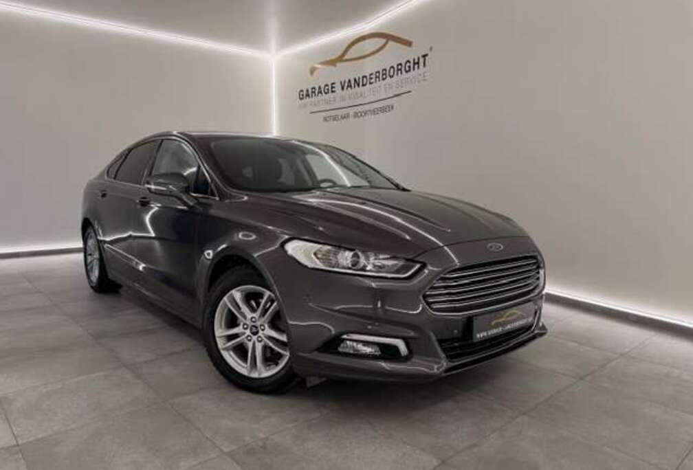 Ford TITANIUM BENZINE SLECHTS 56000 KM