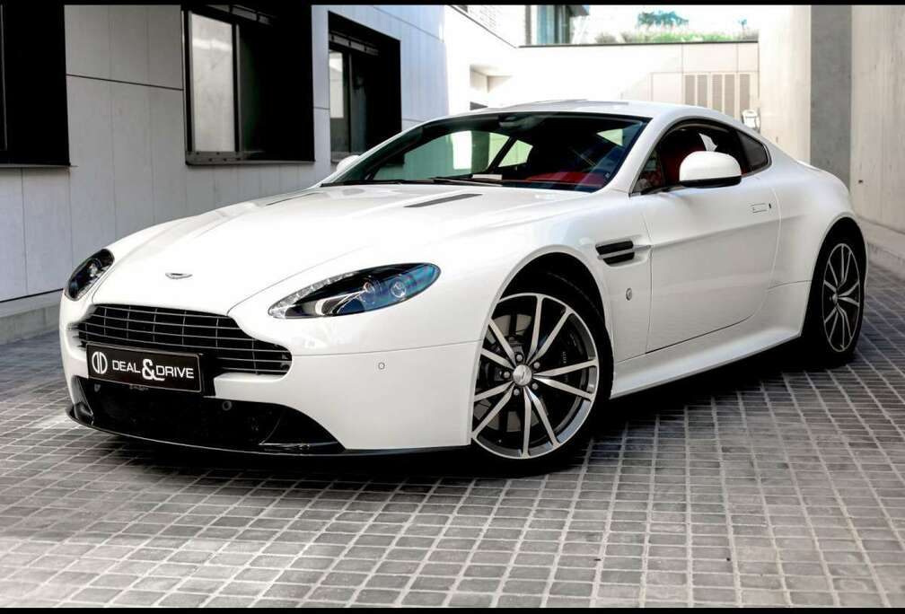 Aston Martin Vantage S COUPE SPORTSHIFT IISTRATUS WHITE METALL
