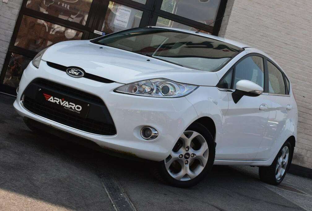Ford 1.25i Titanium / Xenon / Trekhaak / Airco / PDC / Verw Zetels / Garantie
