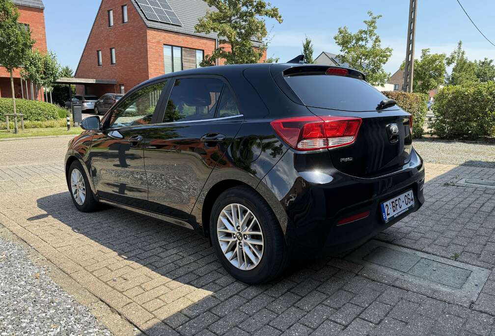 Kia YB2 Rio Fusion 1.4 AT