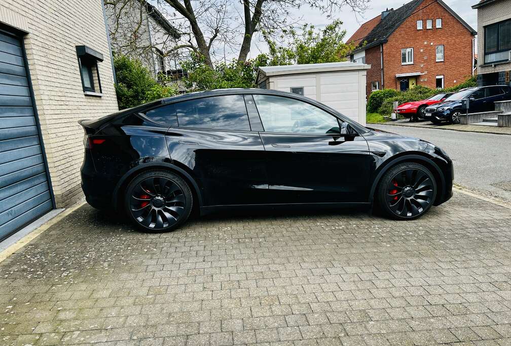 Tesla 80 kWh Dual Motor Performance (377 kW)