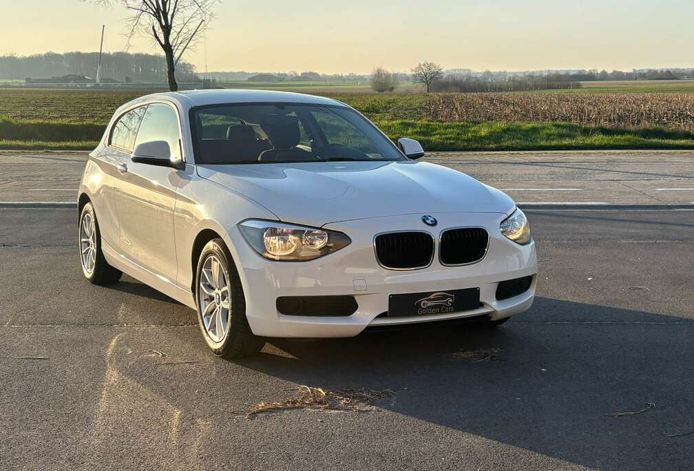 BMW 114i Checkered Flag