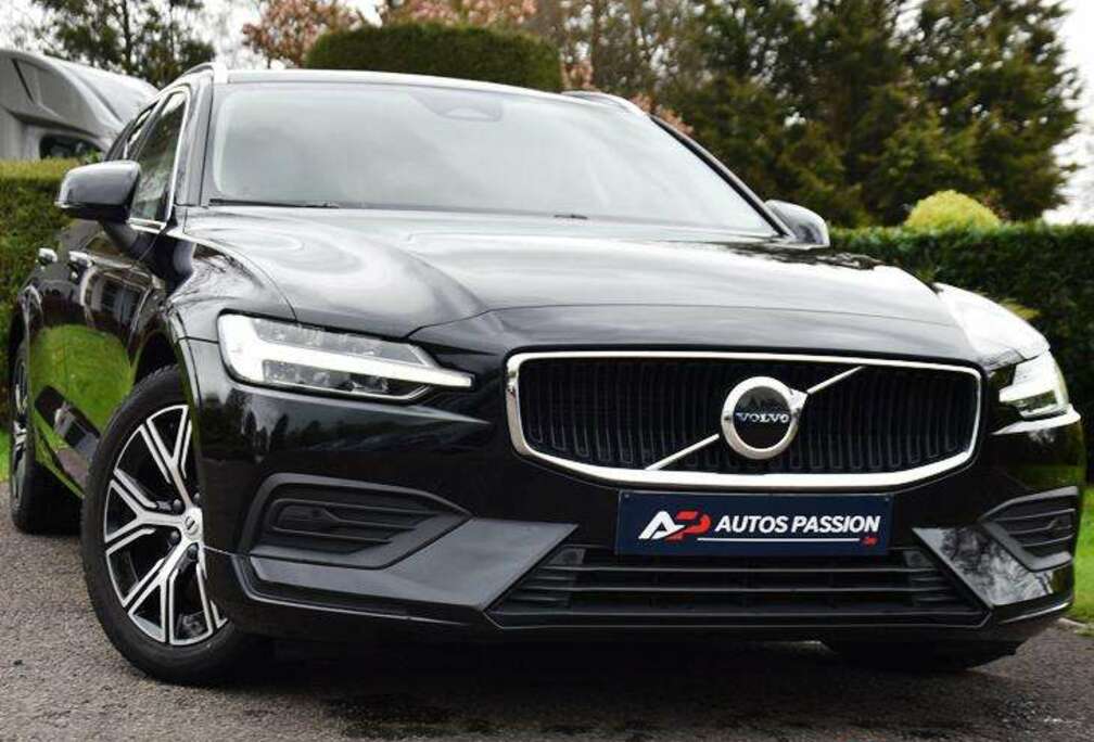 Volvo 2.0 B3 MHEV Core DCT  Carplay  Pilot Assist  Volant & Sièges chauffants
