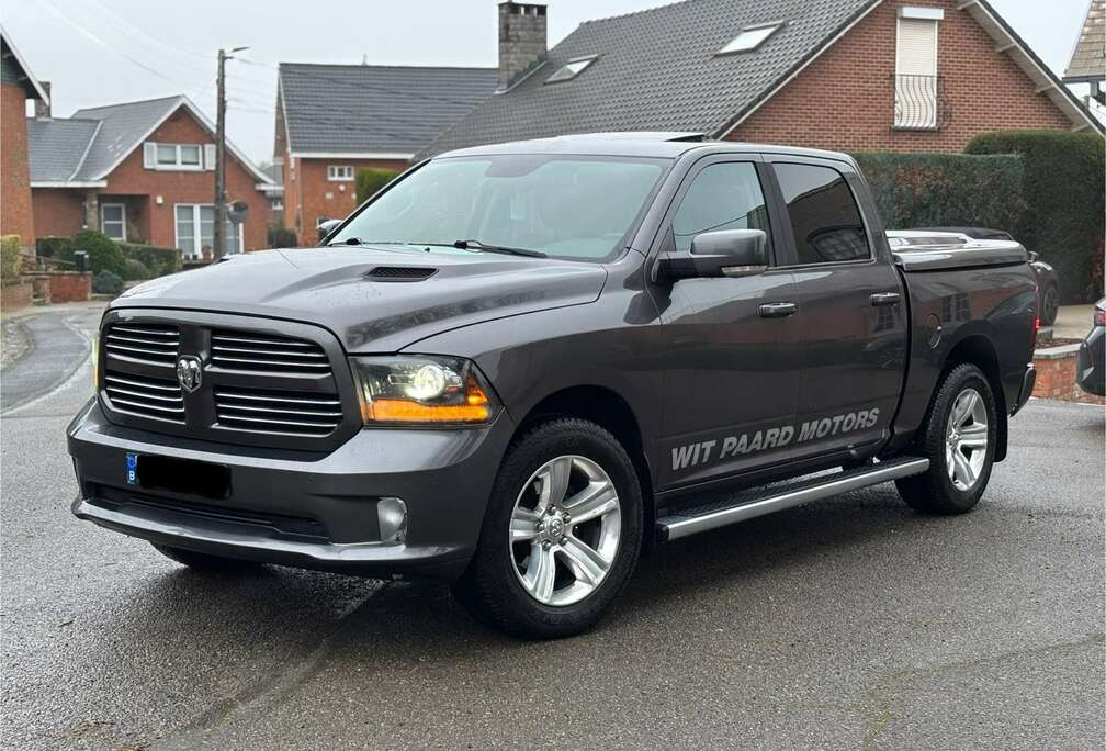 Dodge 1500HEMI 5.7i V8