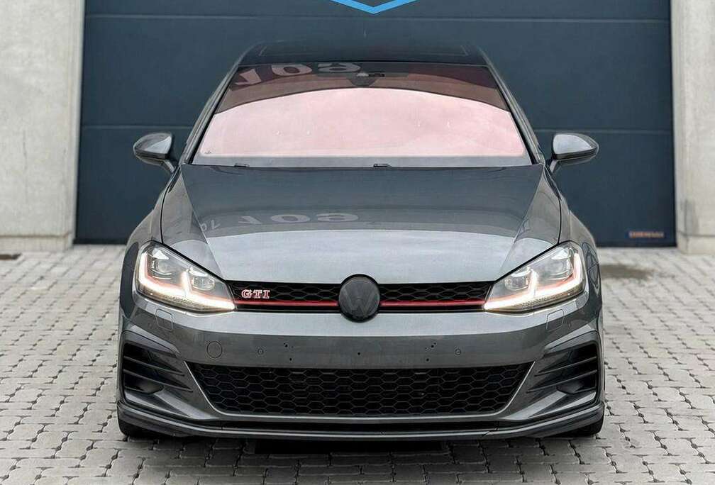 Volkswagen Golf 2.0 TSI Performance DSG