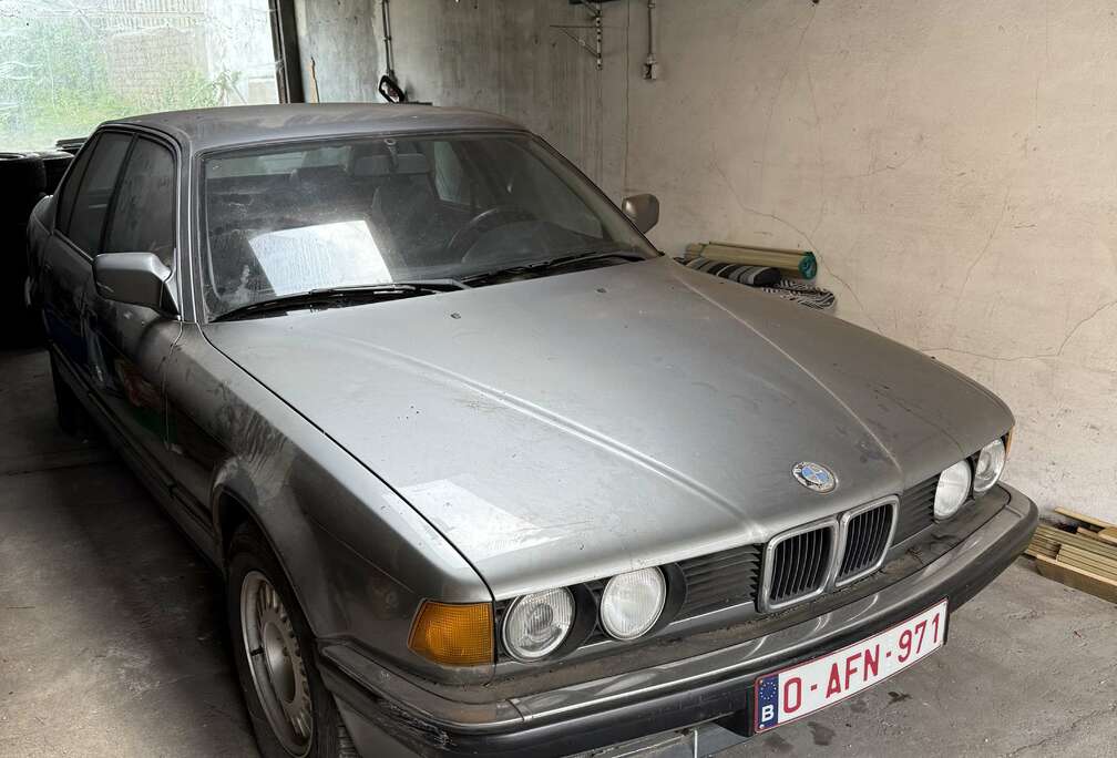 BMW 735i