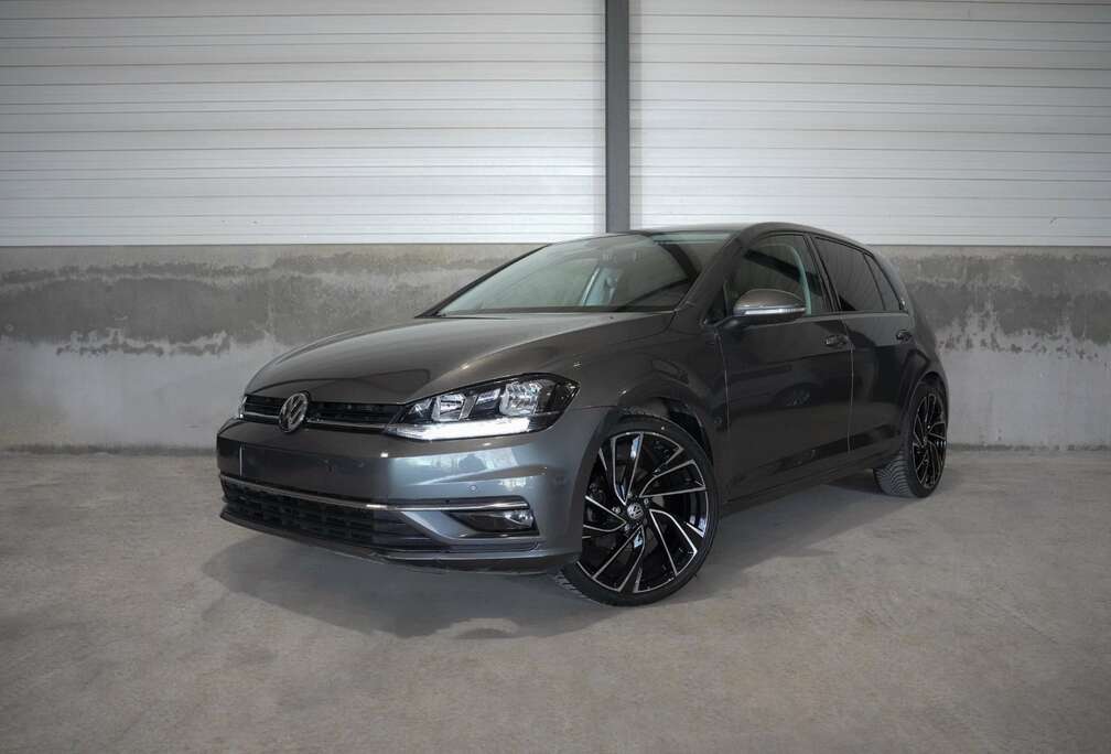 Volkswagen  19\' R-LINE  APPLE CARPLAY  BLACK PACKTVA