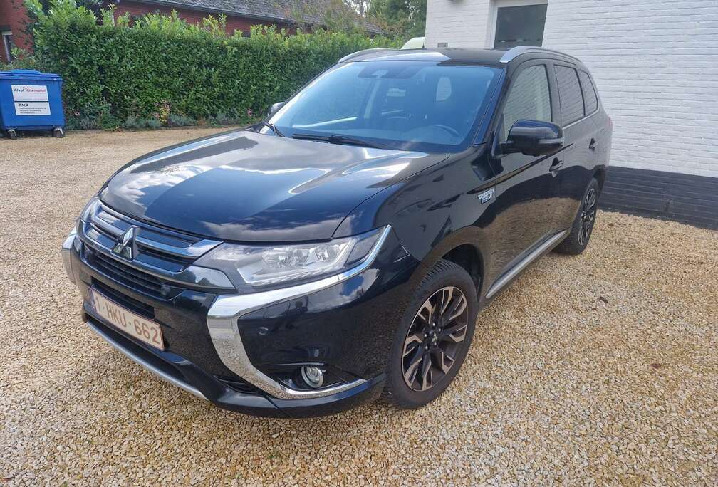 Mitsubishi 2.0 4WD Plug-In Hybrid Top