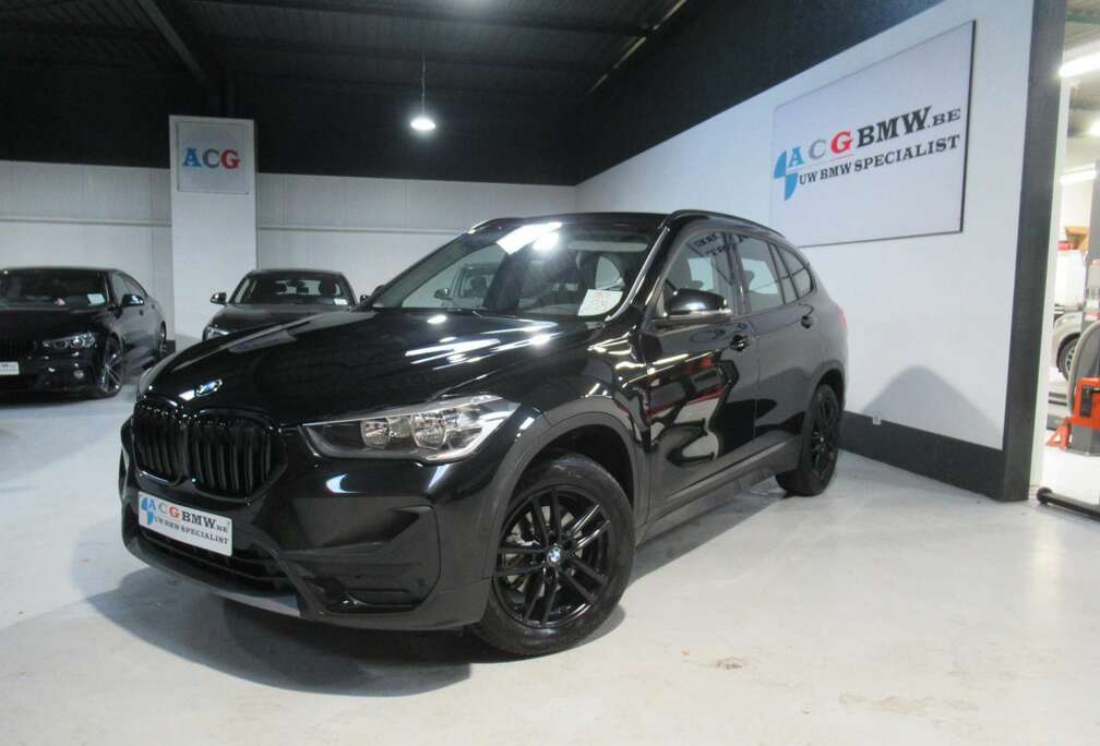 BMW 18i AUT PDC Camera Navigatie Full Black DAB CC