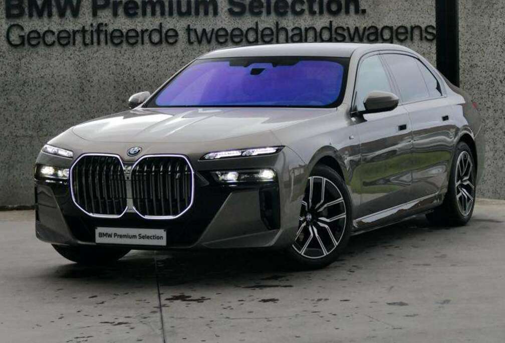 BMW eDrive50 M Sport INDIVIDUAL  ICONIC