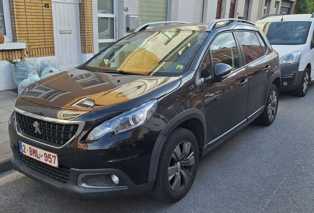 Peugeot 2008 1.2i PureTech Signature S