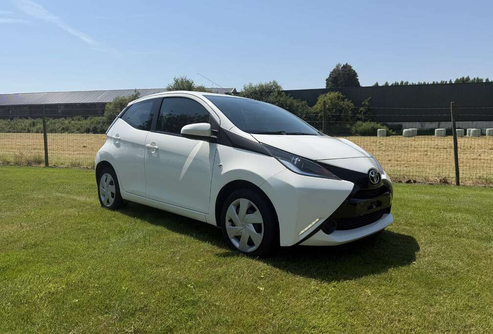 Toyota 1.0i VVT-i x-play and pack x-music M/M