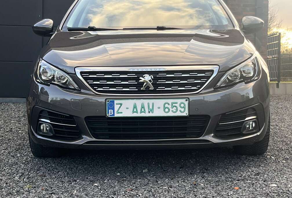 Peugeot 1.2 Benzine Automaat, 77.000 Km, Navi, Cruis, Pano