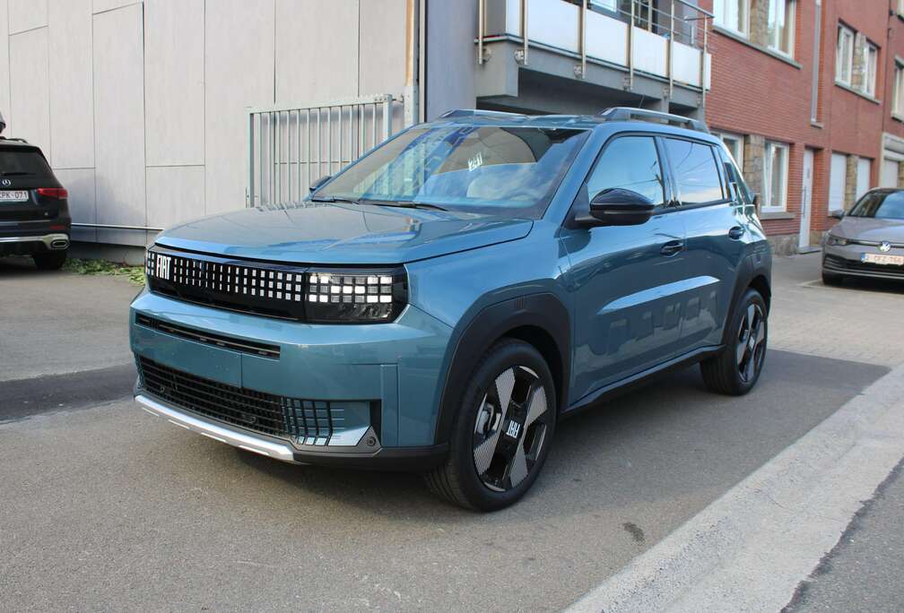 Fiat 1.2i+NAVIGATION+CAMERA// 600 kms //