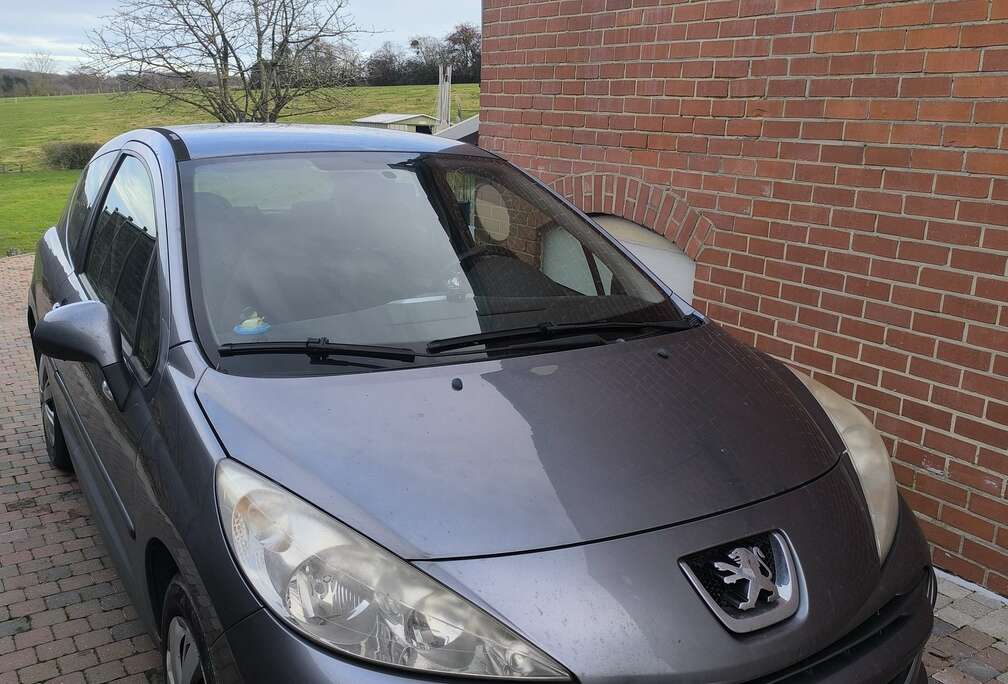 Peugeot 207 1.4i X Line