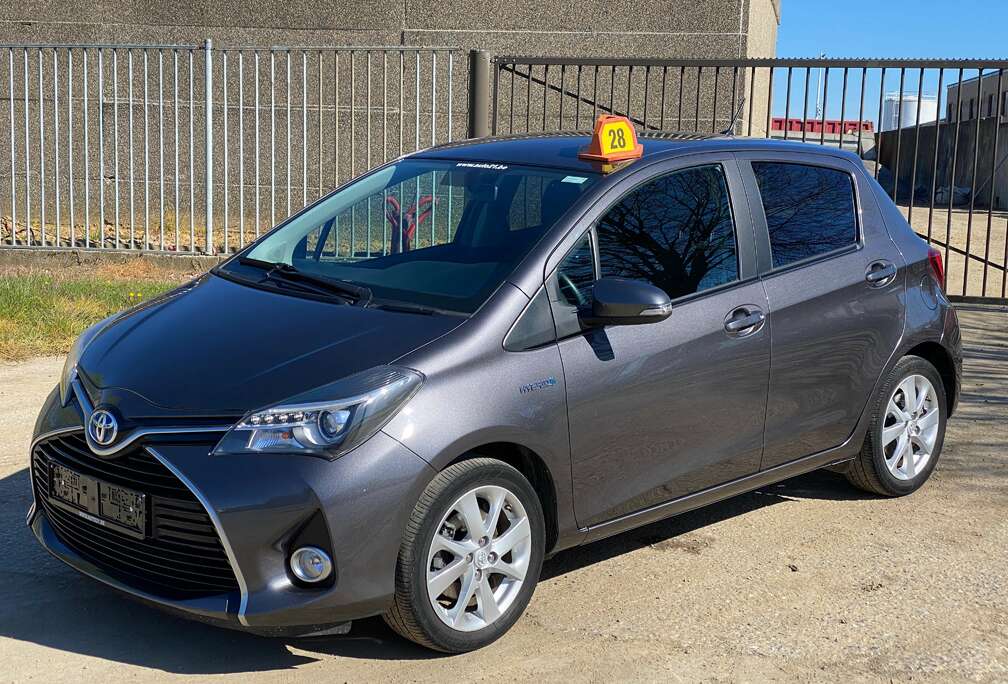 Toyota 1,5 Hybrid e-CVT Lounge