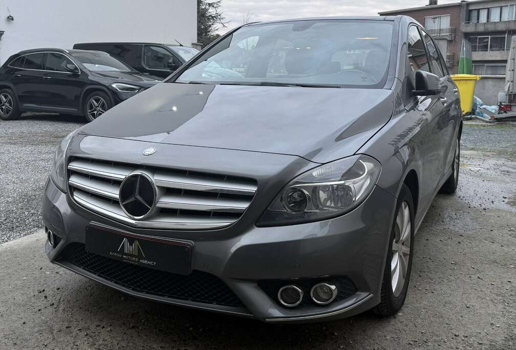 Mercedes-Benz d/ Sièges Chauffant/ Toit Pano/ Faible Kilomètrage