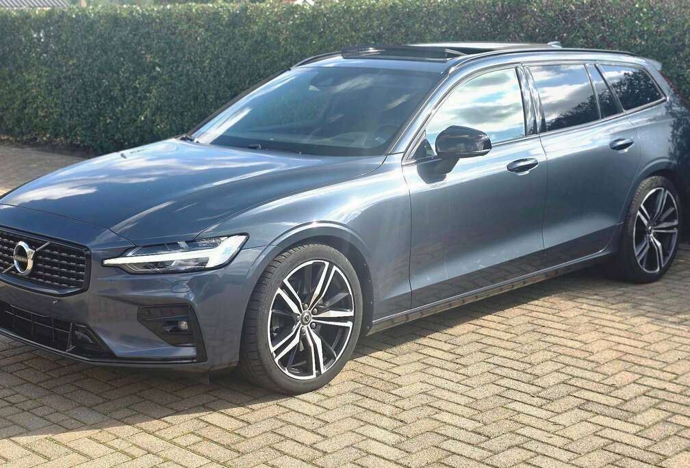 Volvo V60 2.0 B3 MHEV Core DCT