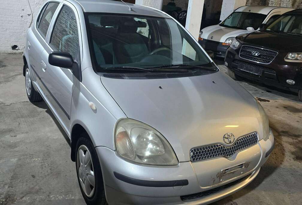 Toyota 1.3i 16v   climatisé  EXPORT AFRIQUE