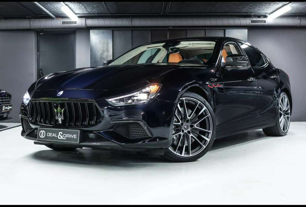 Maserati TROFEO 3.8 V8 RWD°CARBON INT / EXT°B&W°PANO°21\'\'