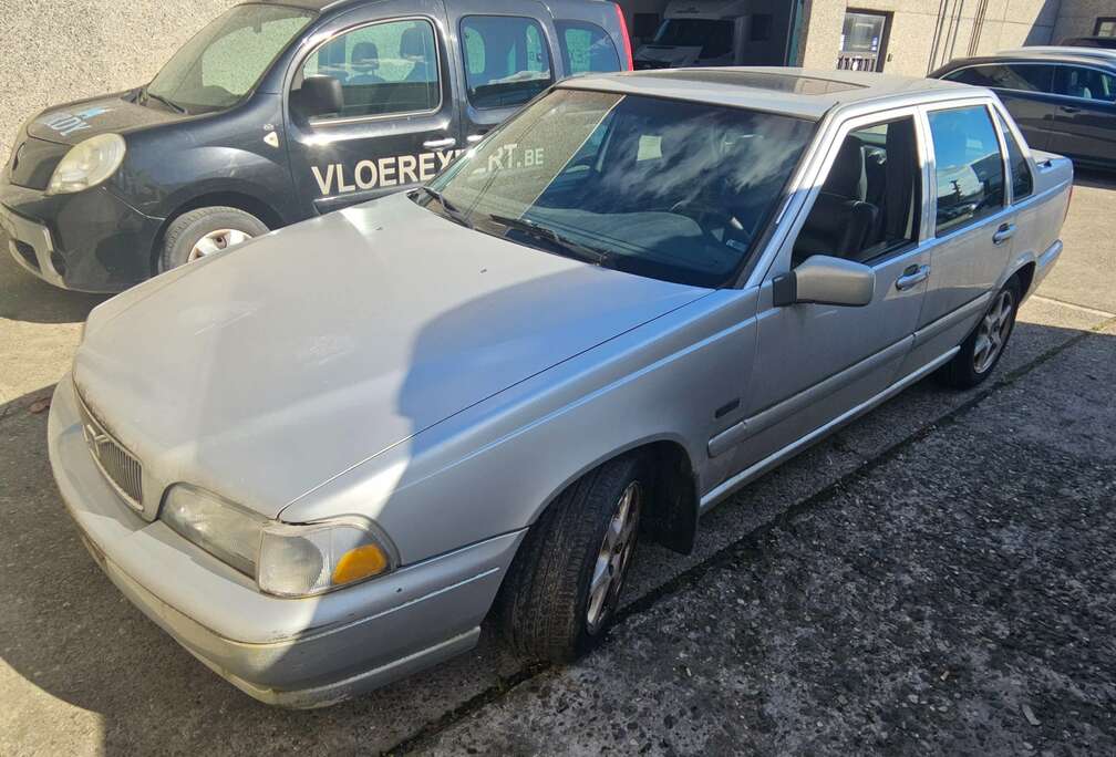 Volvo 2.5i benzine AUTOMATIQUE bj. 1999 320000km