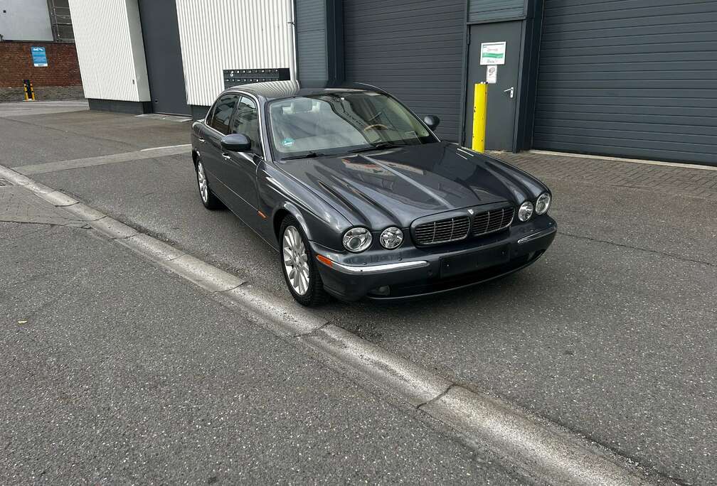 Jaguar XJ V8 4.2L 299hp