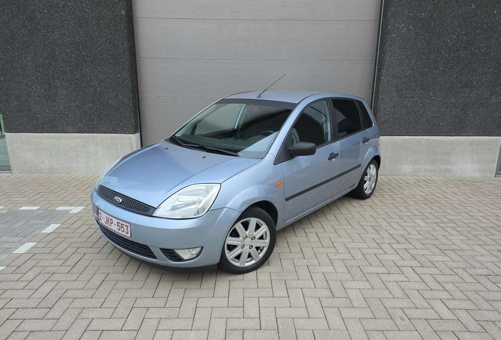Ford 1.4i 16v Ghia 5-deurs met Airco