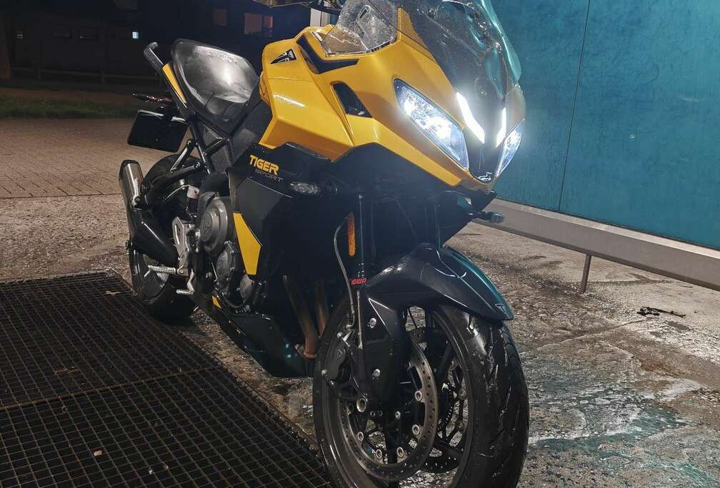 Triumph Tiger Sport 800 (handvatverwarming&handkappen)