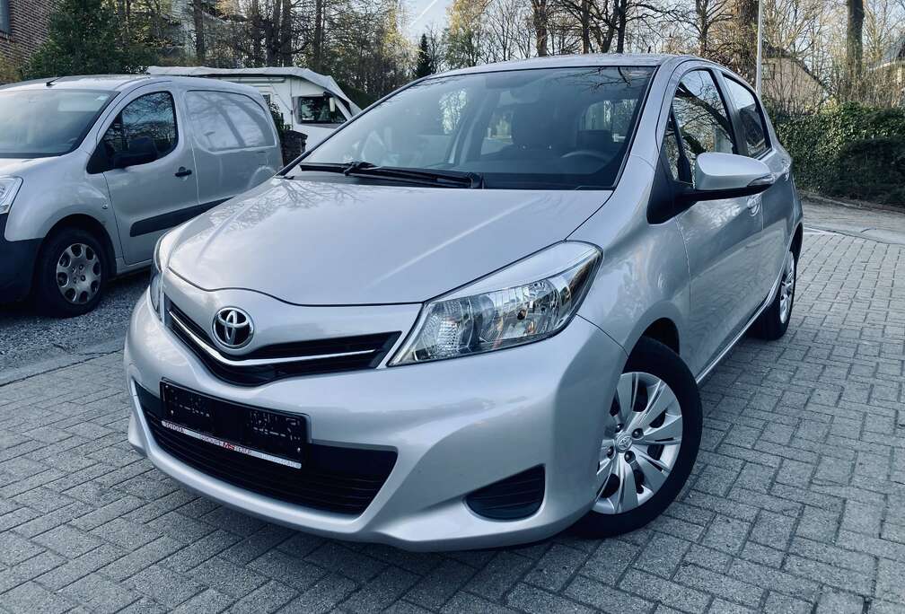 Toyota 1.3i VVT-i 16v , 12000 km état neuf