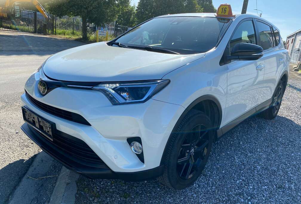 Toyota 2.0i AWD Black Edition