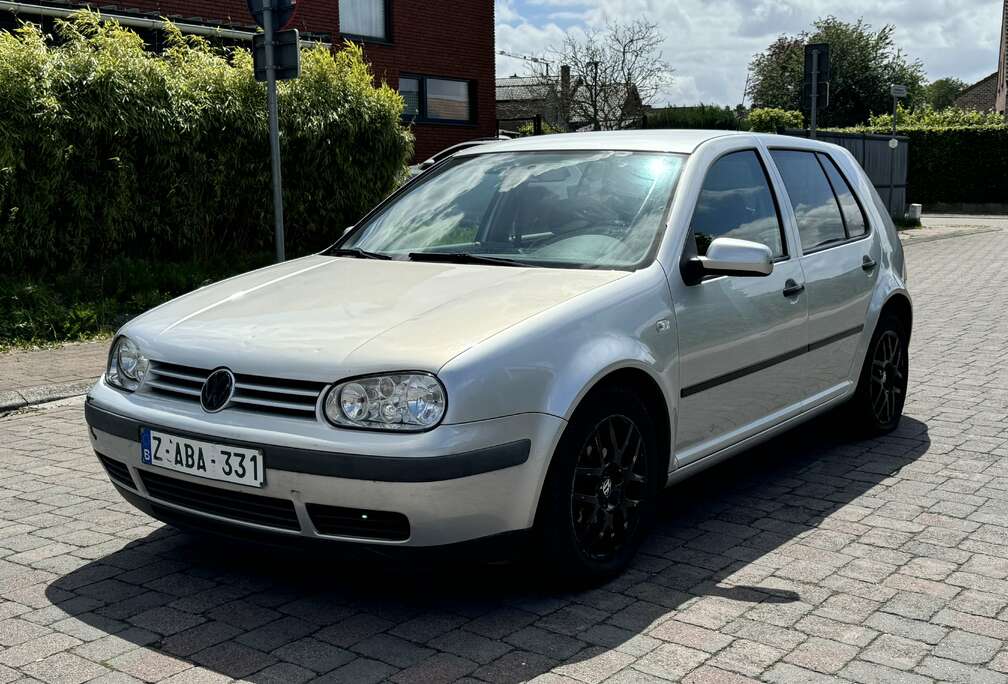 Volkswagen 1.6 Essence , Boite Auto , Airco , Gps , Etc..
