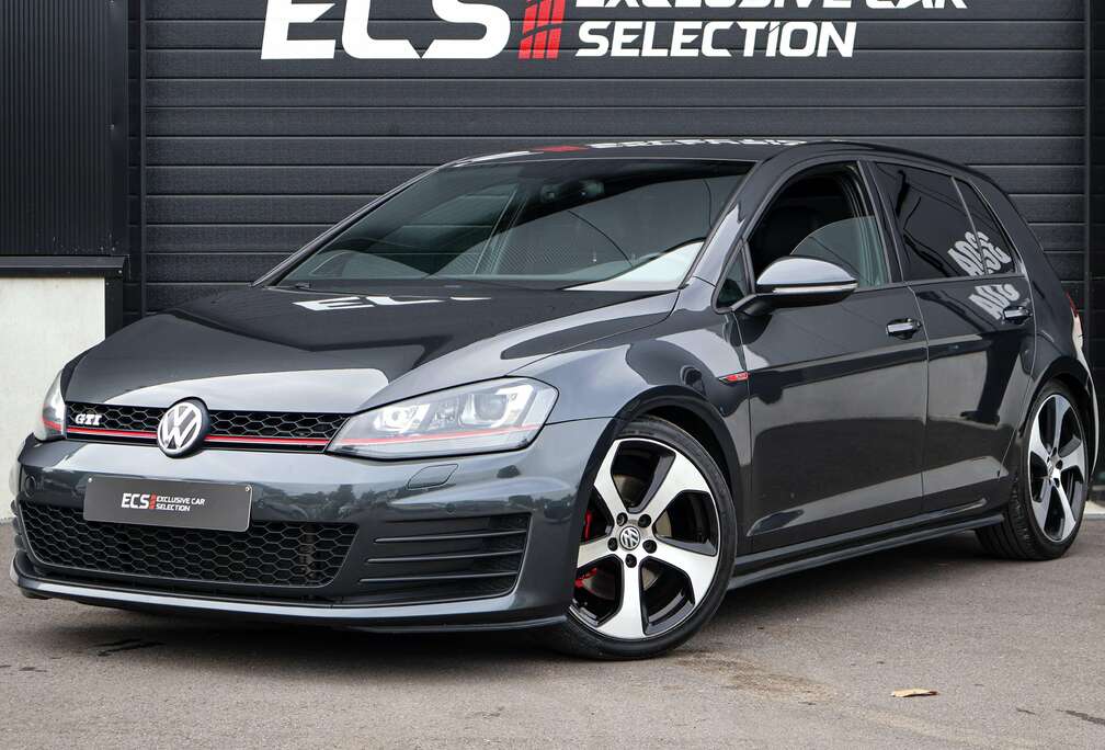Volkswagen Golf 2.0 TSI
