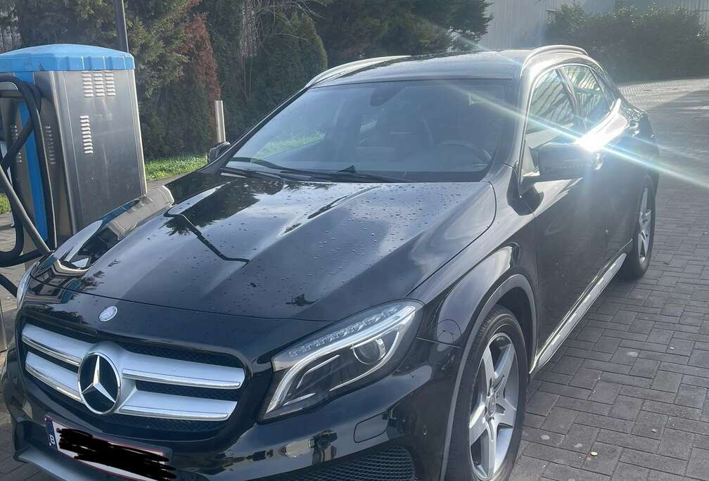 Mercedes-Benz GLA 180 AMG Line
