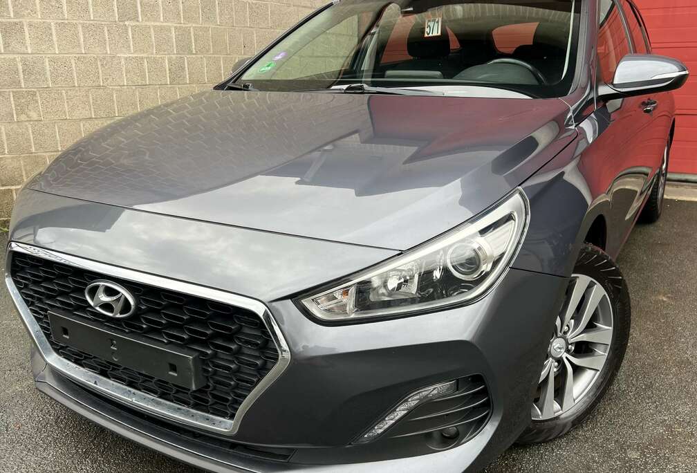 Hyundai SW 1.0 T-GDi Twist + CLIM + NAVI + CAR-PASS