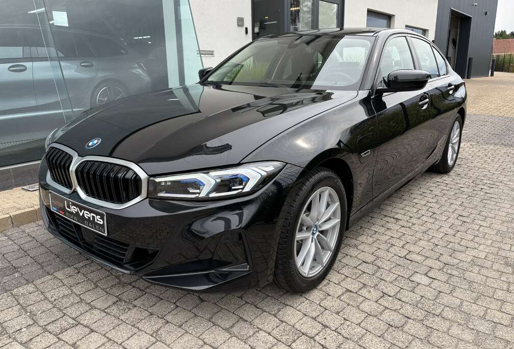 BMW 330e xDrive - Leder El.Zetels Hifi KeylessGo HUD