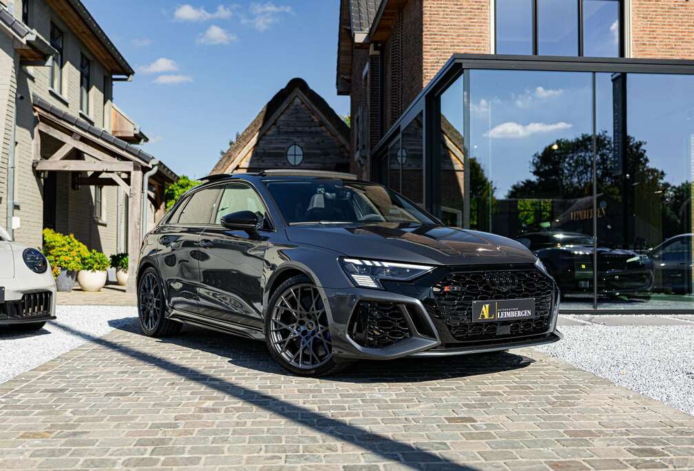 Audi Sportback \'1 OF 300\' / Kuipstoelen / Head-UP / ACC