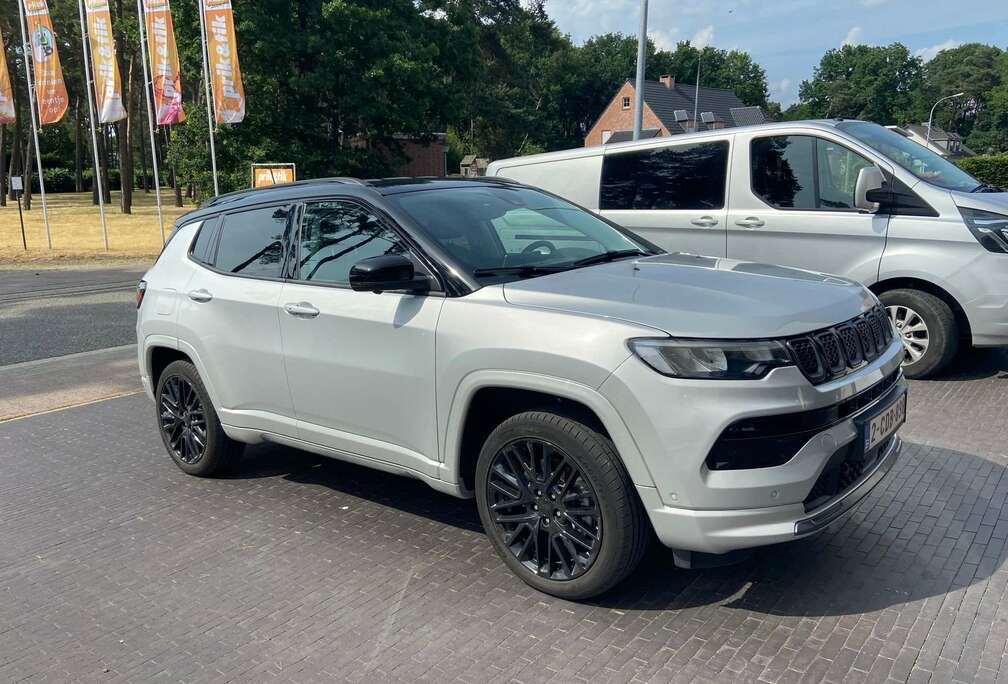 Jeep Compass 1.3 T4 4xe PLUG-IN HYBRID Automatik S