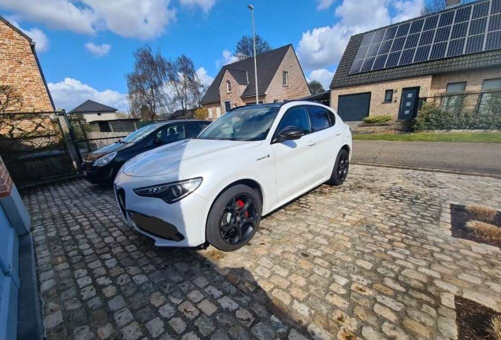 Alfa Romeo 2.0 T AWD Veloce TI