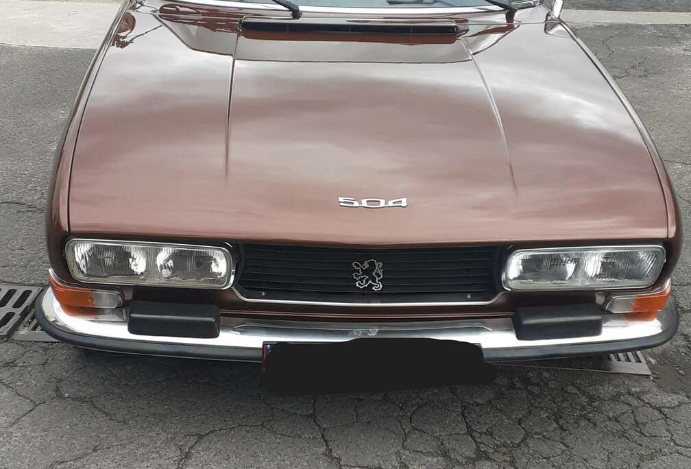 Oldtimer 504 Coupe TI V6