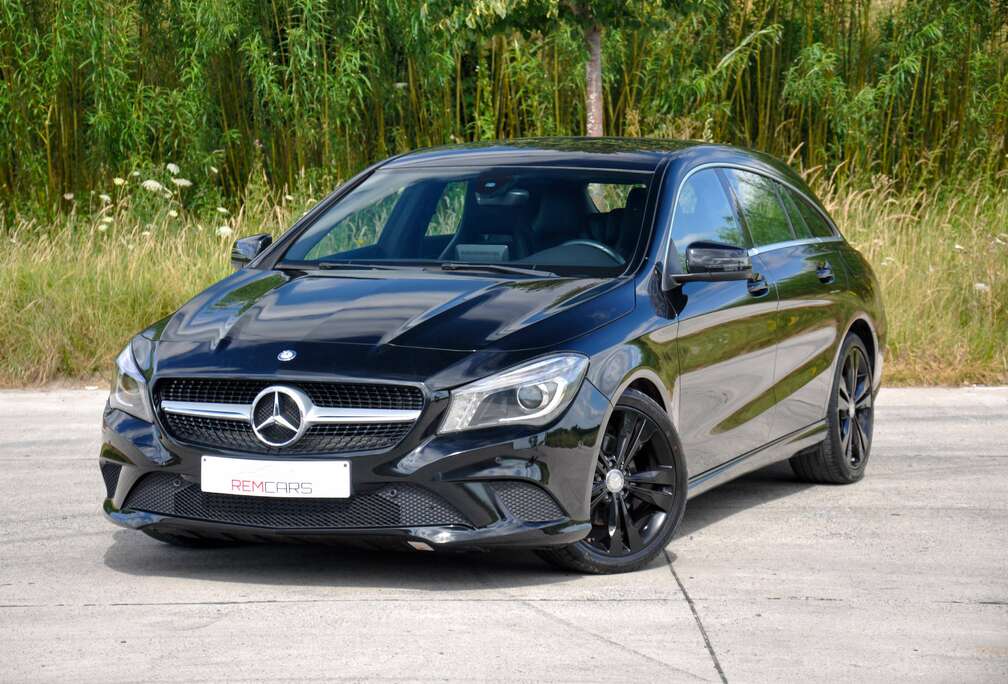 Mercedes-Benz CLA 180d  AMG line  Xenon koplampen