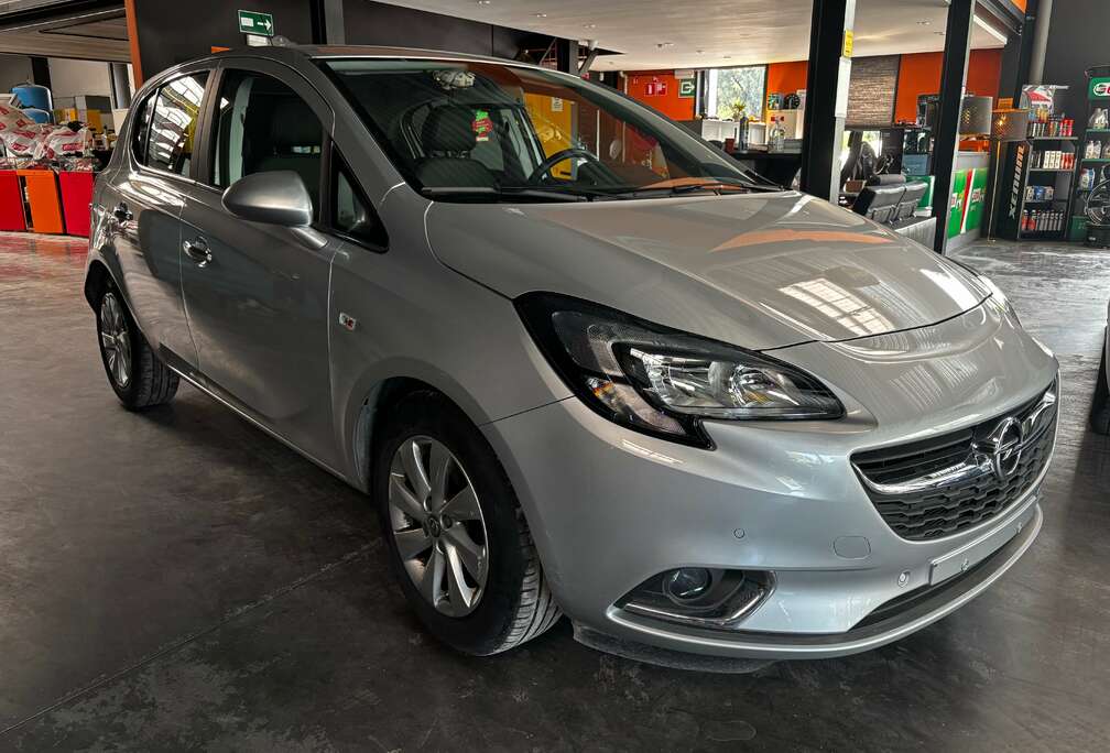 Opel Corsa 1.4i Black Edition