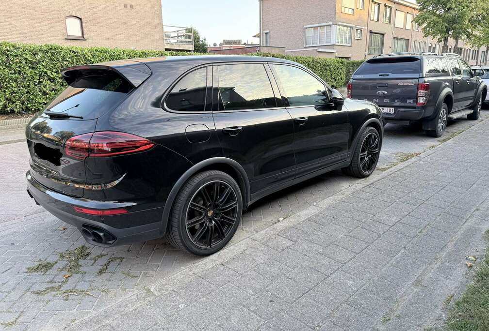 Porsche 3.0i V6 Hybrid Platinum Edition