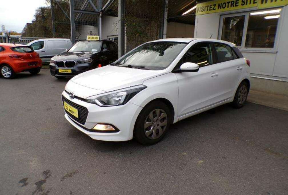 Hyundai 1.2 84cv blanc 08/17 Airco Capteurs Cruise Radio