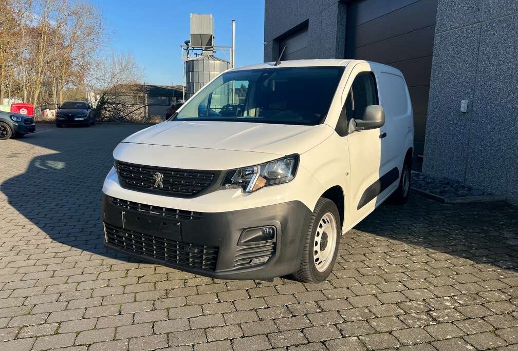 Peugeot 1.2i L1/**MARCHAND OU EXPORT**/GPS/CARPLAY/CLIM