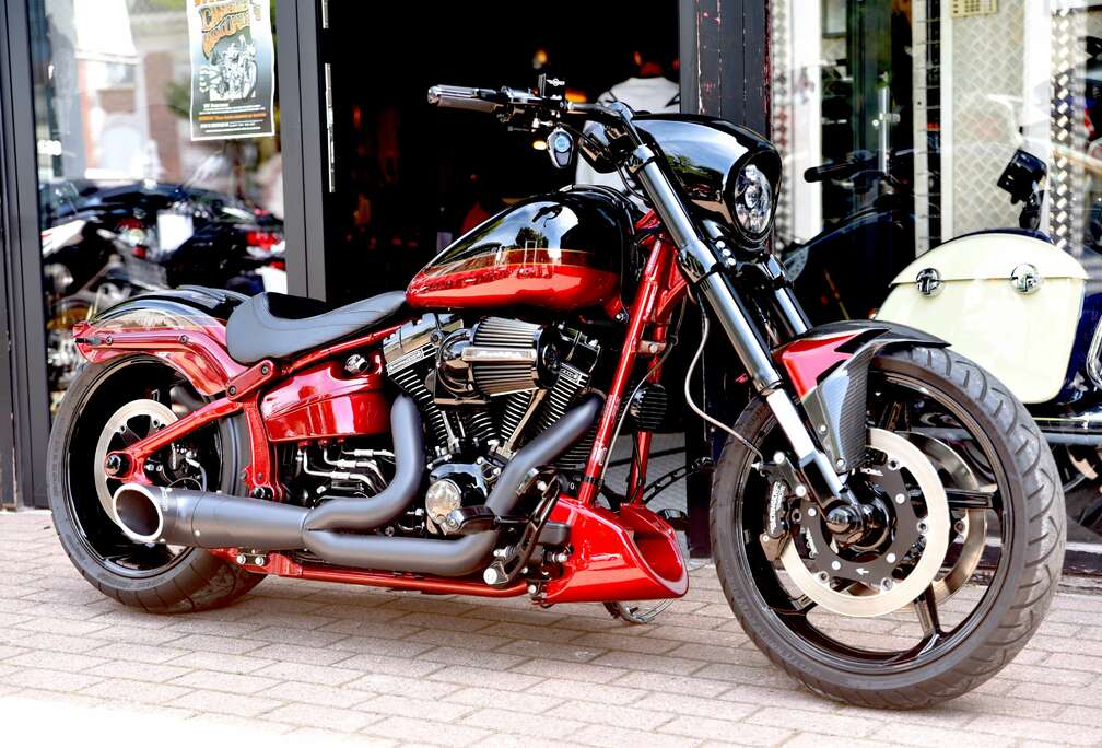 PROSTREET CVO ***MOTO VERTE***
