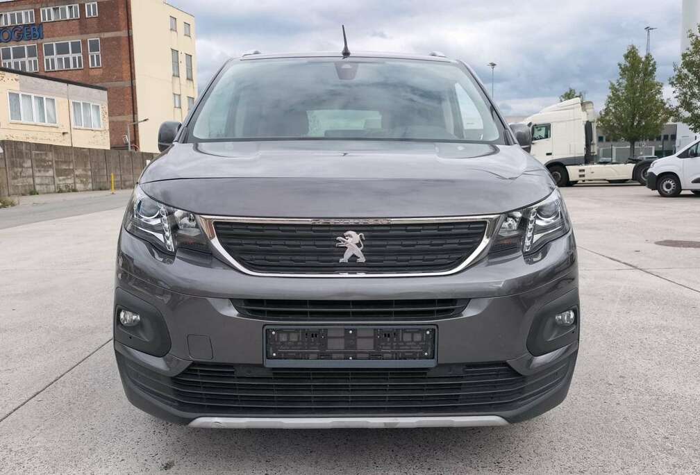 Peugeot 1.5 BlueHDi Long Allure
