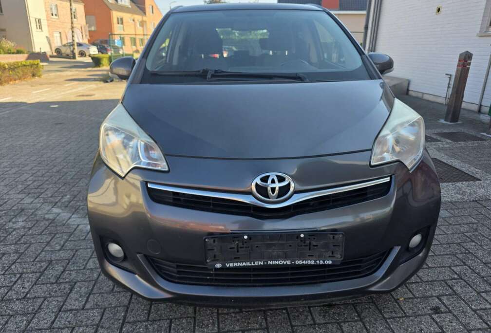 Toyota Verso S 1.4 D-4D Skyview