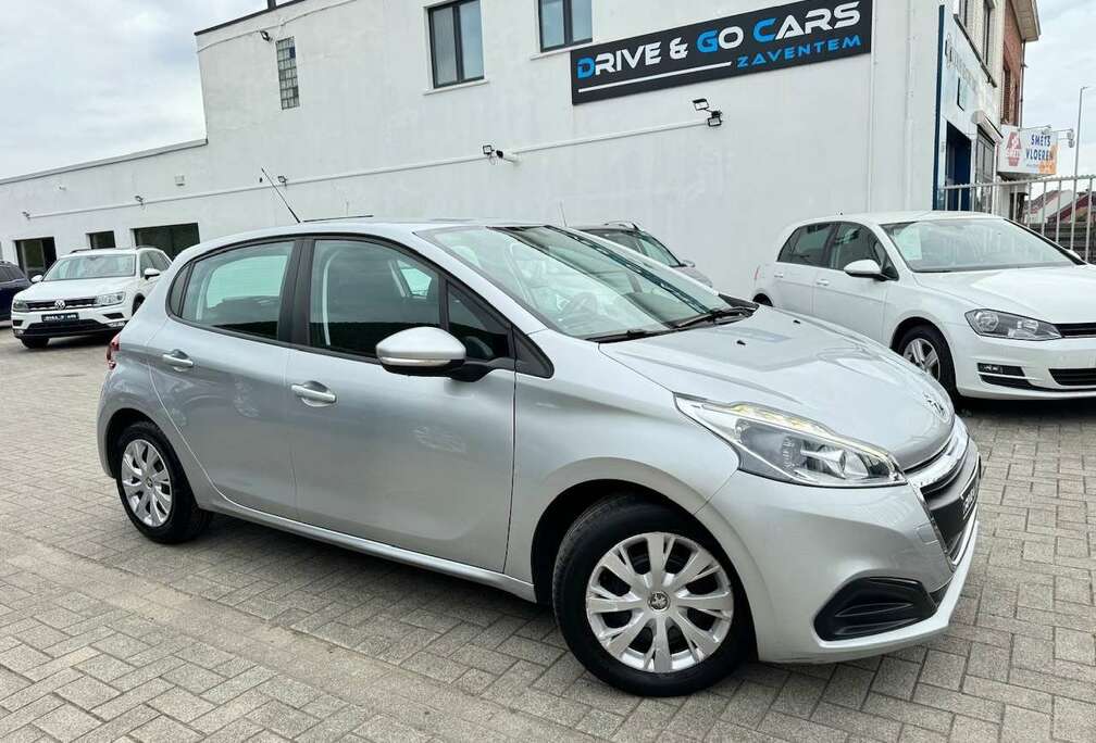 Peugeot 1.2i Benzine - Navigatie ** 1 JAAR GARANTIE ** !!