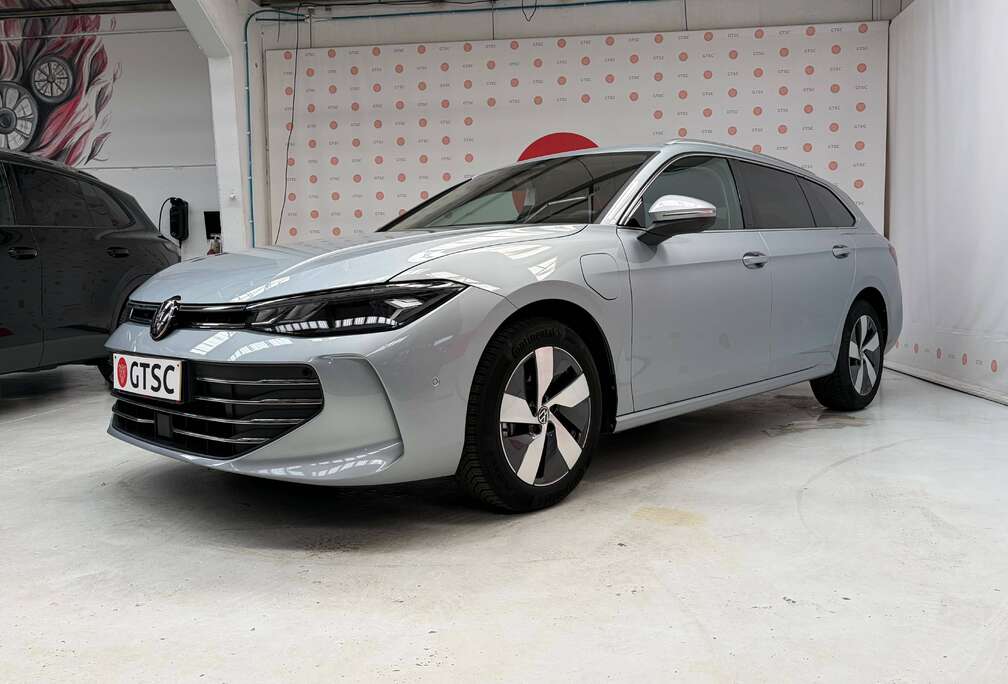 Volkswagen Passat SW 1.5 TSI PHEV Business plus Trekhaak Carplay 360 Camera Active climate stoelen massage Elektrische koffer